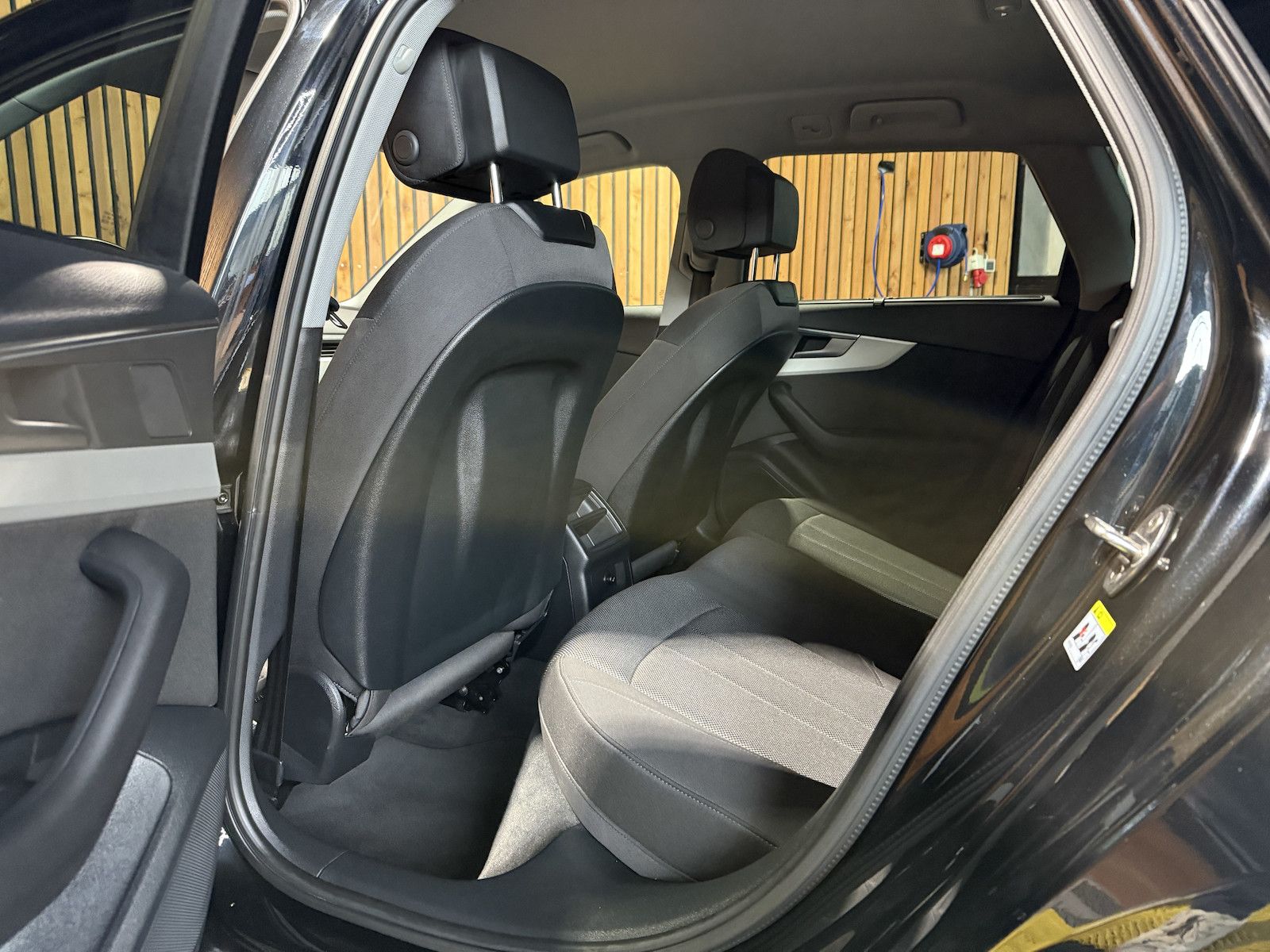 Fahrzeugabbildung Audi A4 Avant 2,0 TDI Aut. *Navi+*ACC*AHK*Kamera*App*