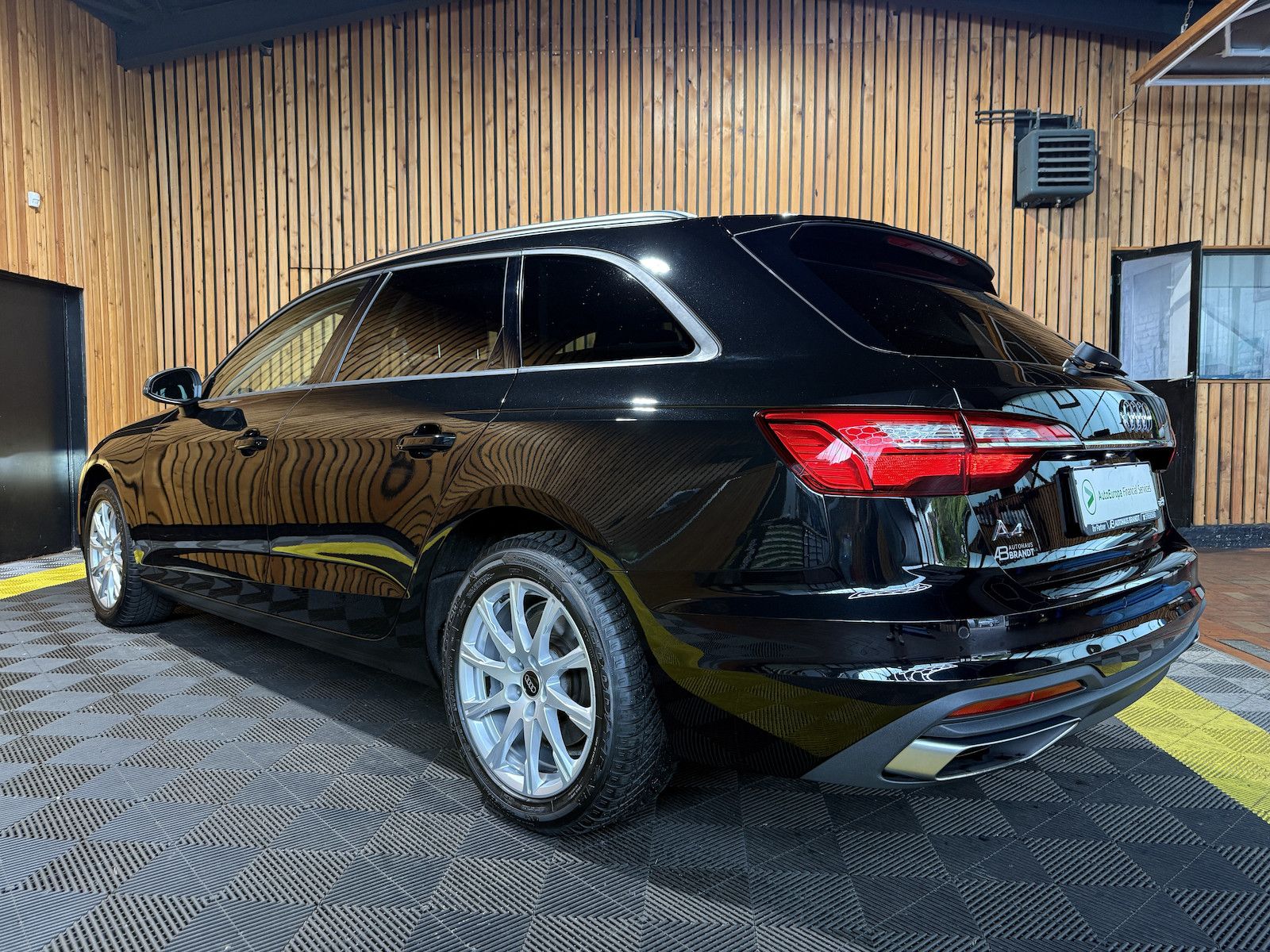 Fahrzeugabbildung Audi A4 Avant 2,0 TDI Aut. *Navi+*ACC*AHK*Kamera*App*
