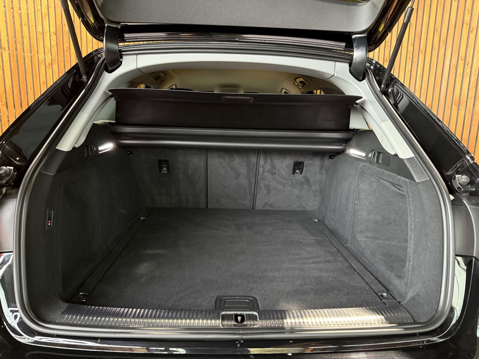 Fahrzeugabbildung Audi A4 Avant 2,0 TDI Aut. *Navi+*ACC*AHK*Kamera*App*