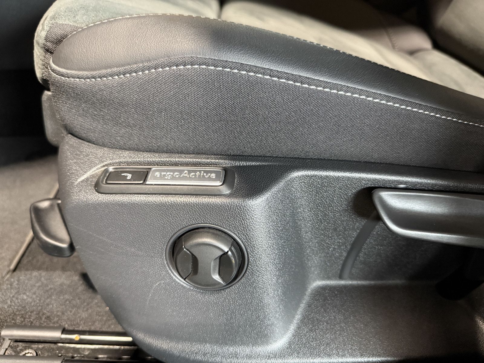 Fahrzeugabbildung Volkswagen T-Roc 2,0 TDI Style DSG Navi*LED*Kam*Virtual*AHK