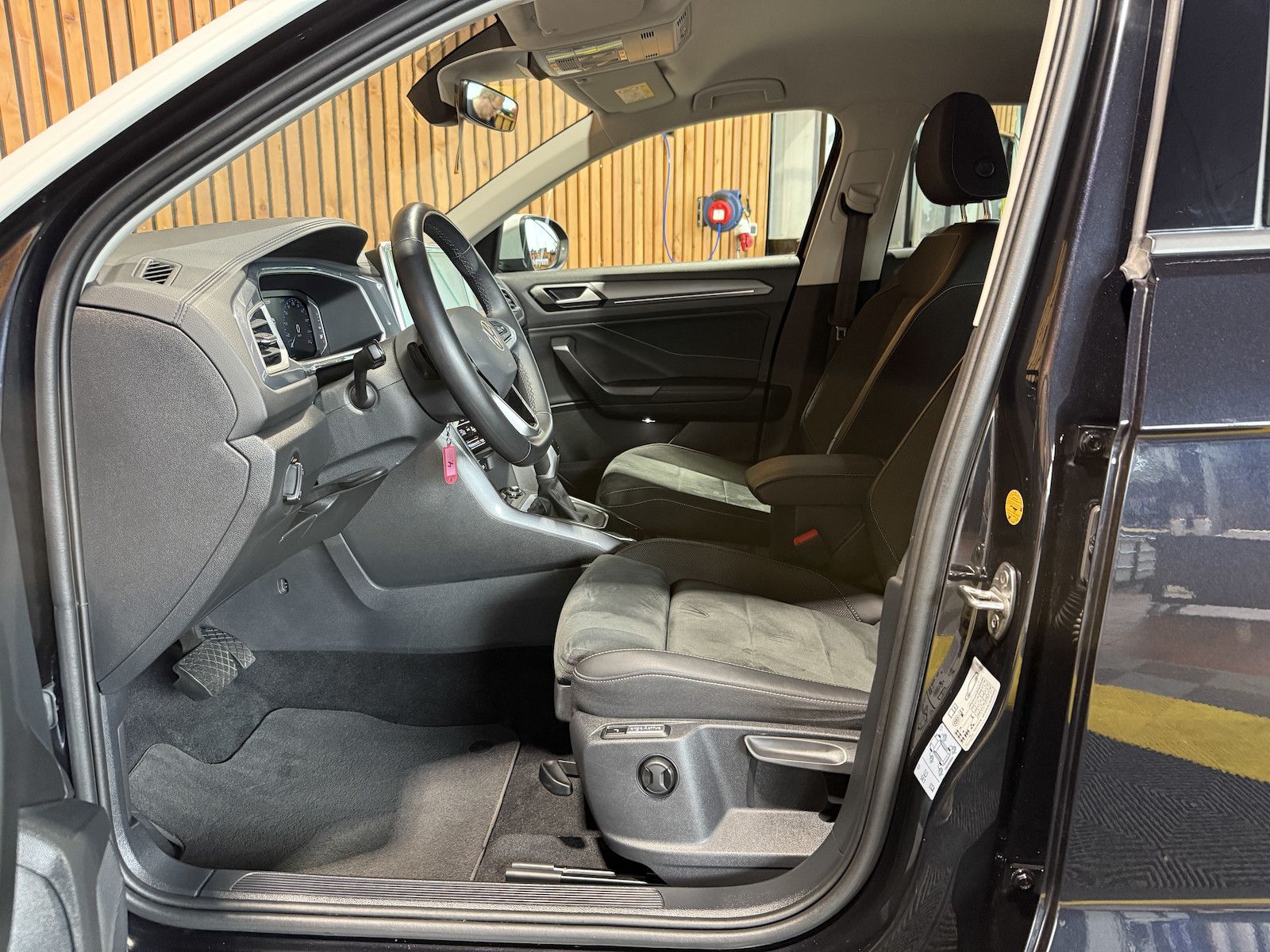 Fahrzeugabbildung Volkswagen T-Roc 2,0 TDI Style DSG Navi*LED*Kam*Virtual*AHK