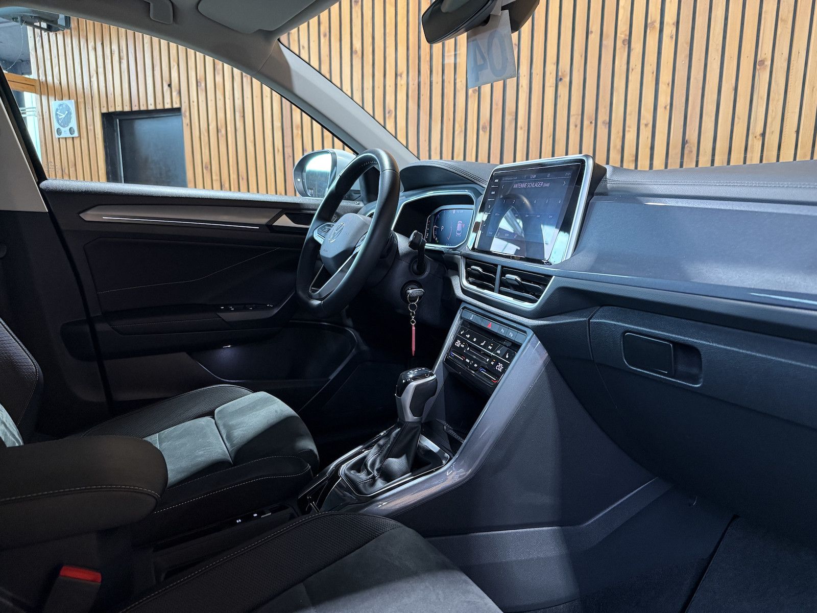 Fahrzeugabbildung Volkswagen T-Roc 2,0 TDI Style DSG Navi*LED*Kam*Virtual*AHK