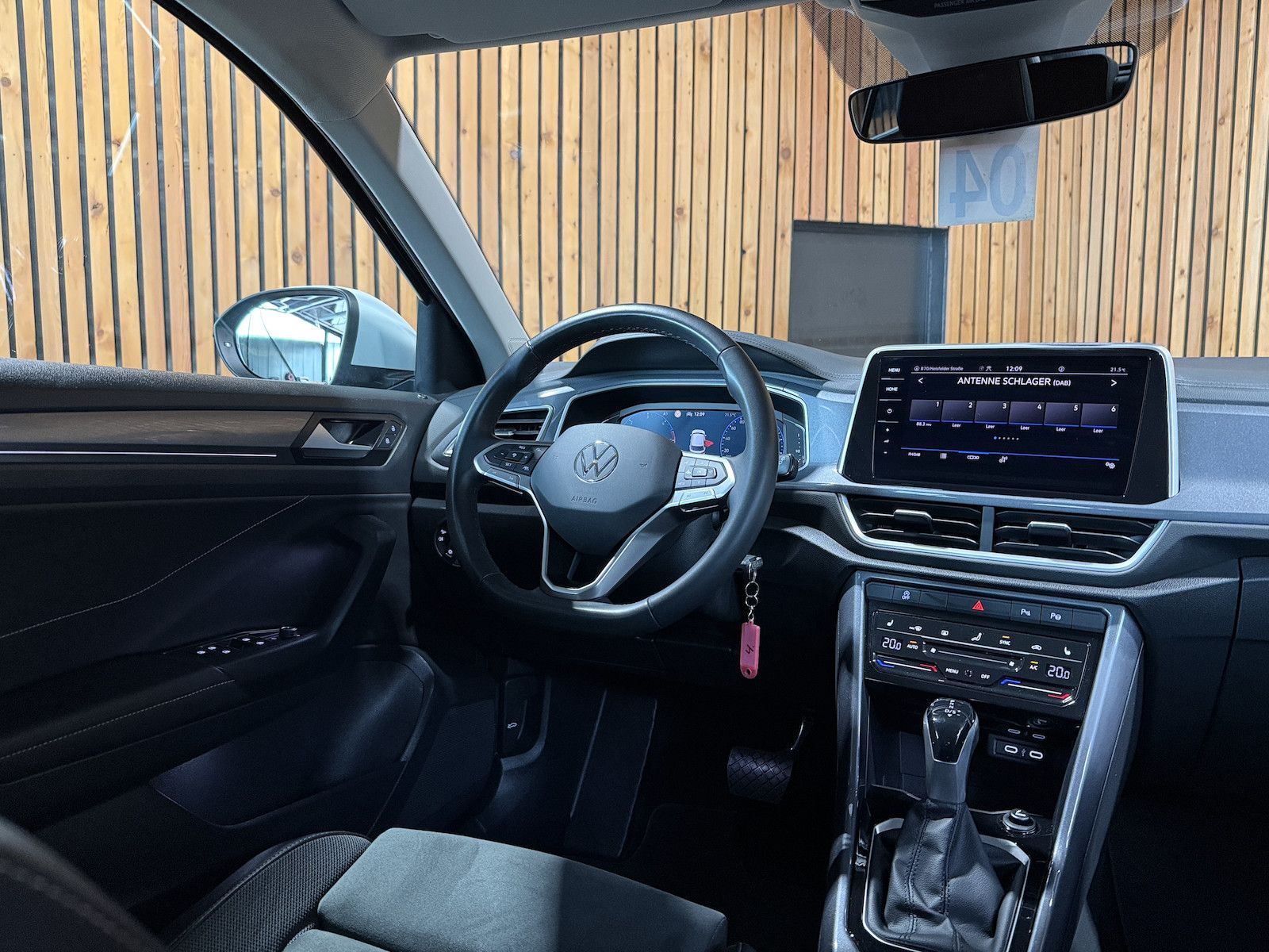 Fahrzeugabbildung Volkswagen T-Roc 2,0 TDI Style DSG Navi*LED*Kam*Virtual*AHK