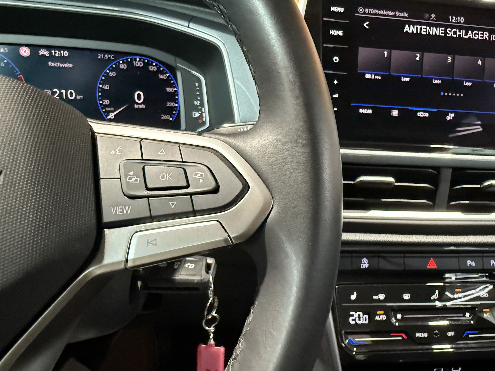 Fahrzeugabbildung Volkswagen T-Roc 2,0 TDI Style DSG Navi*LED*Kam*Virtual*AHK