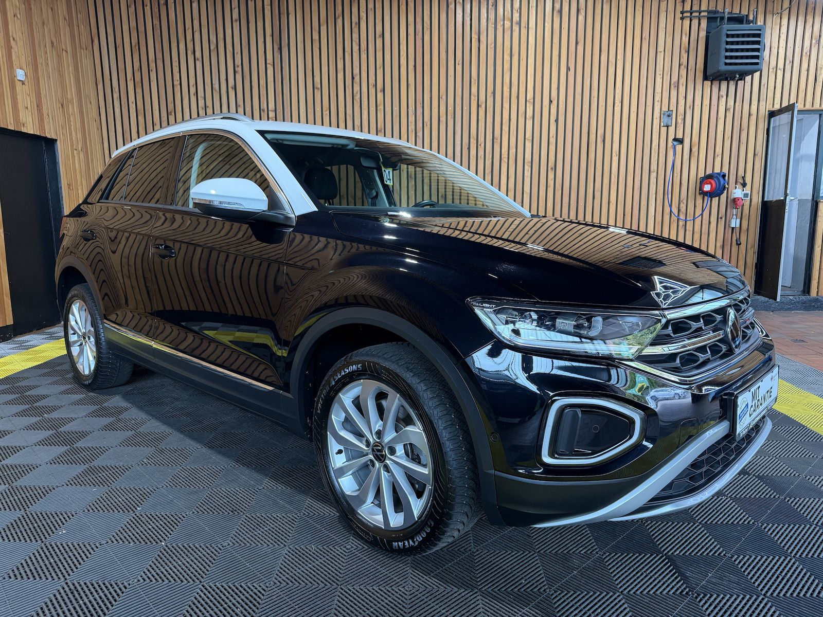 Fahrzeugabbildung Volkswagen T-Roc 2,0 TDI Style DSG Navi*LED*Kam*Virtual*AHK