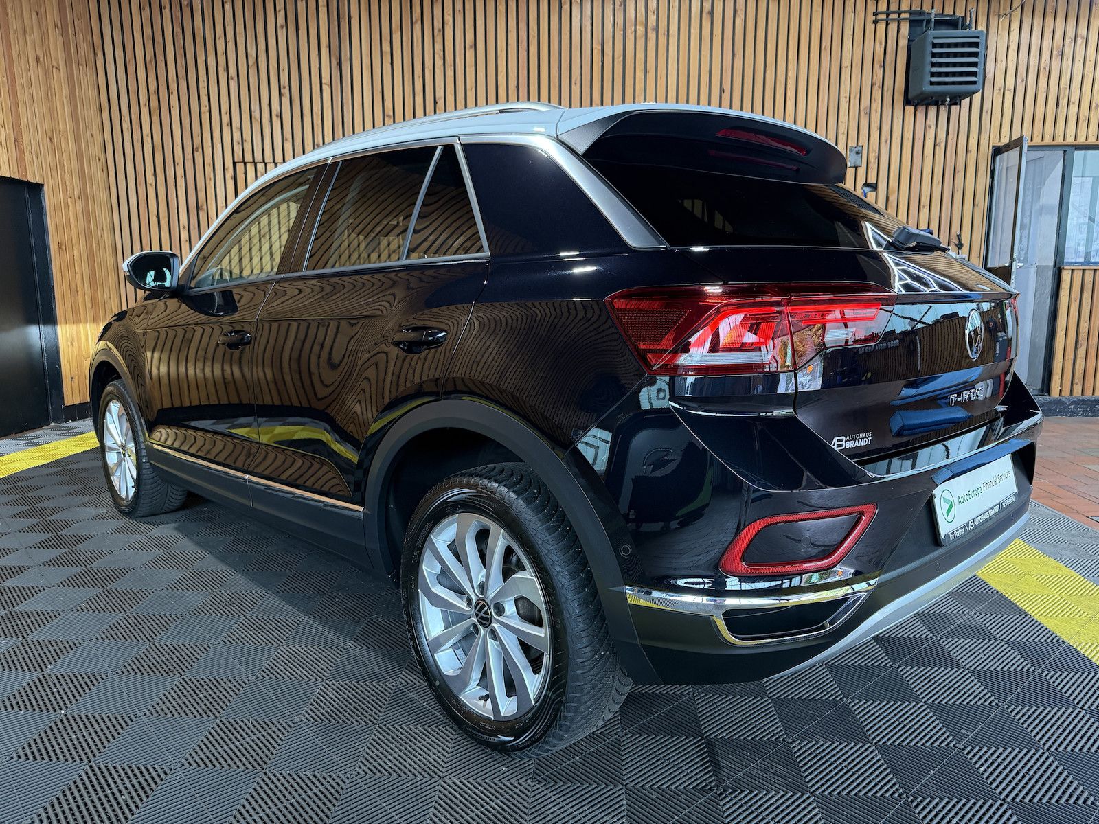 Fahrzeugabbildung Volkswagen T-Roc 2,0 TDI Style DSG Navi*LED*Kam*Virtual*AHK