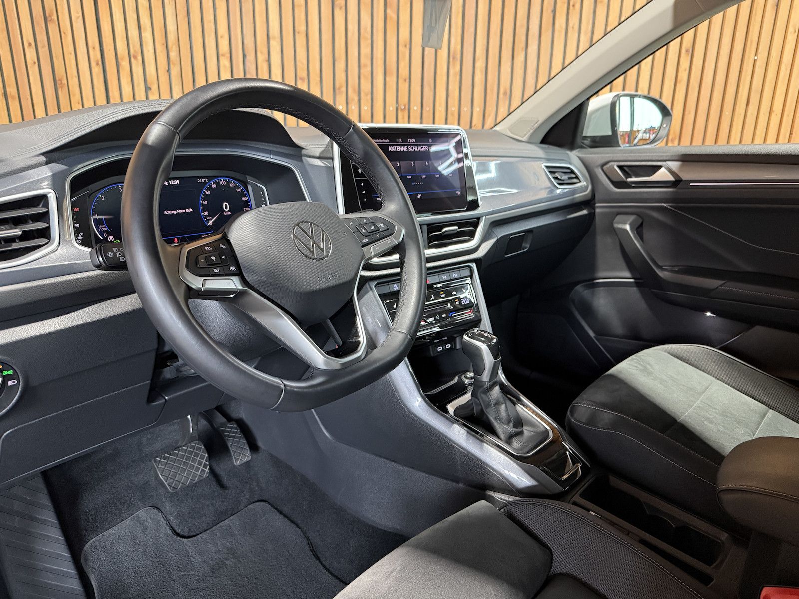 Fahrzeugabbildung Volkswagen T-Roc 2,0 TDI Style DSG Navi*LED*Kam*Virtual*AHK