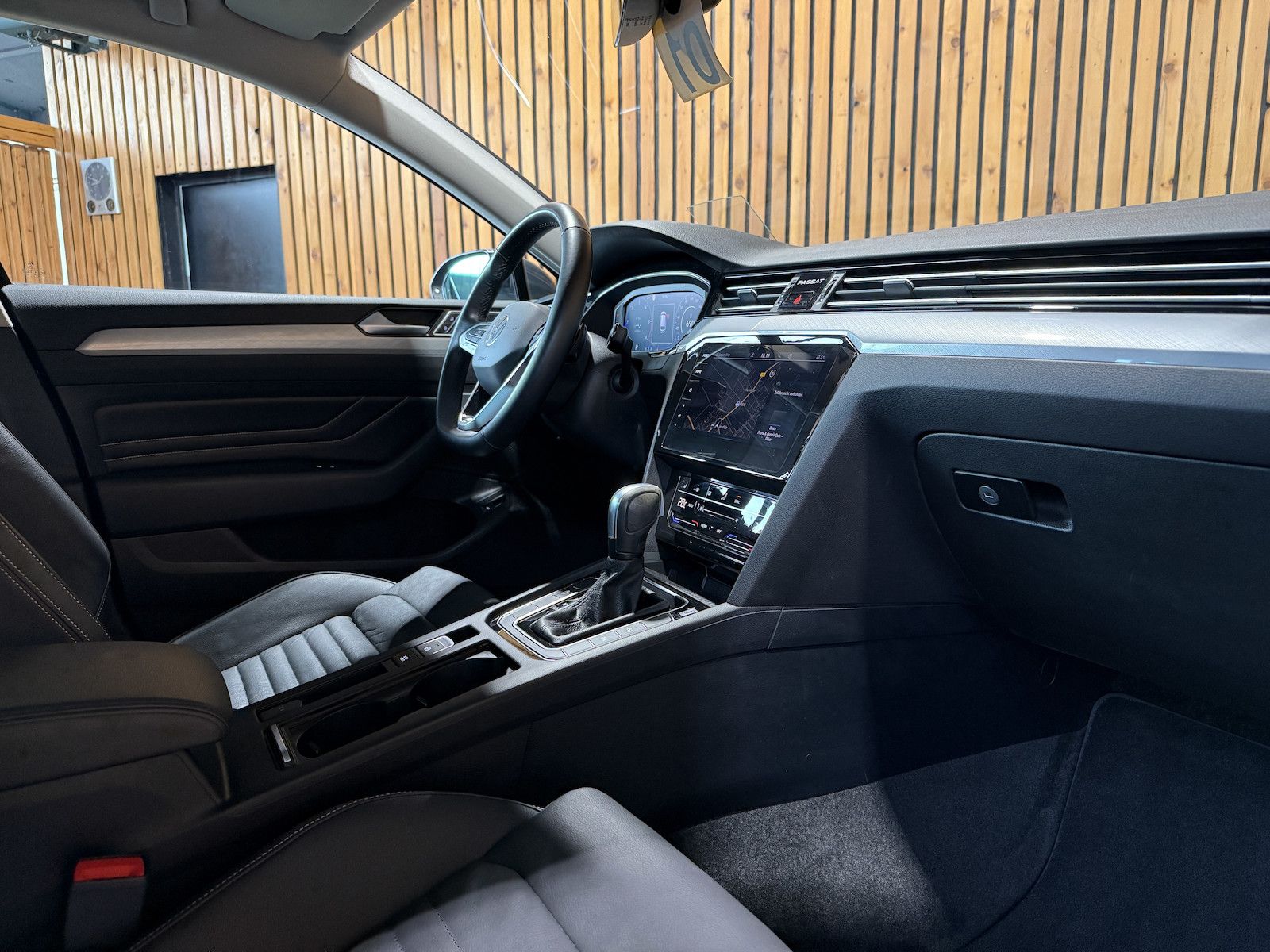Fahrzeugabbildung Volkswagen Passat Variant 2,0 TDI DSG Navi*IQ*Kam*Leder*VIR