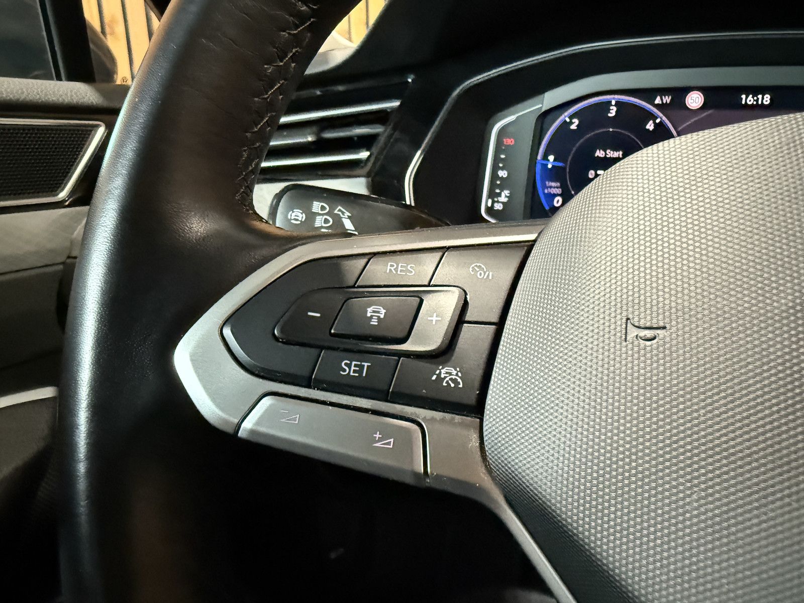 Fahrzeugabbildung Volkswagen Passat Variant 2,0 TDI DSG Navi*IQ*Kam*Leder*VIR