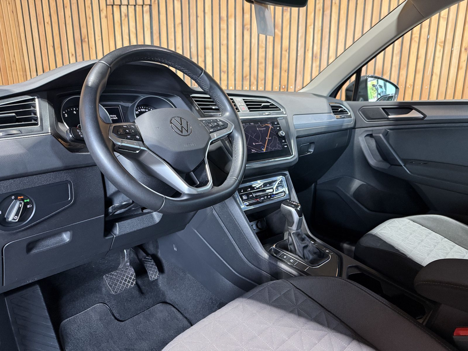 Fahrzeugabbildung Volkswagen Tiguan 1,5 TSI Life DSG *Navi*ACC*LED*el.Klappe*