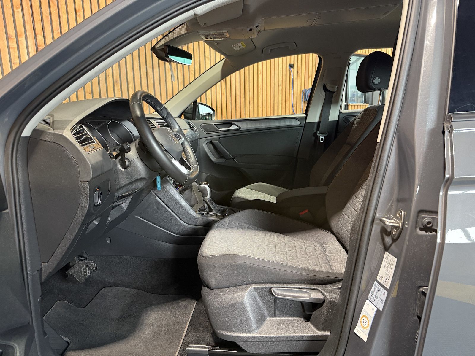 Fahrzeugabbildung Volkswagen Tiguan 1,5 TSI Life DSG *Navi*ACC*LED*el.Klappe*