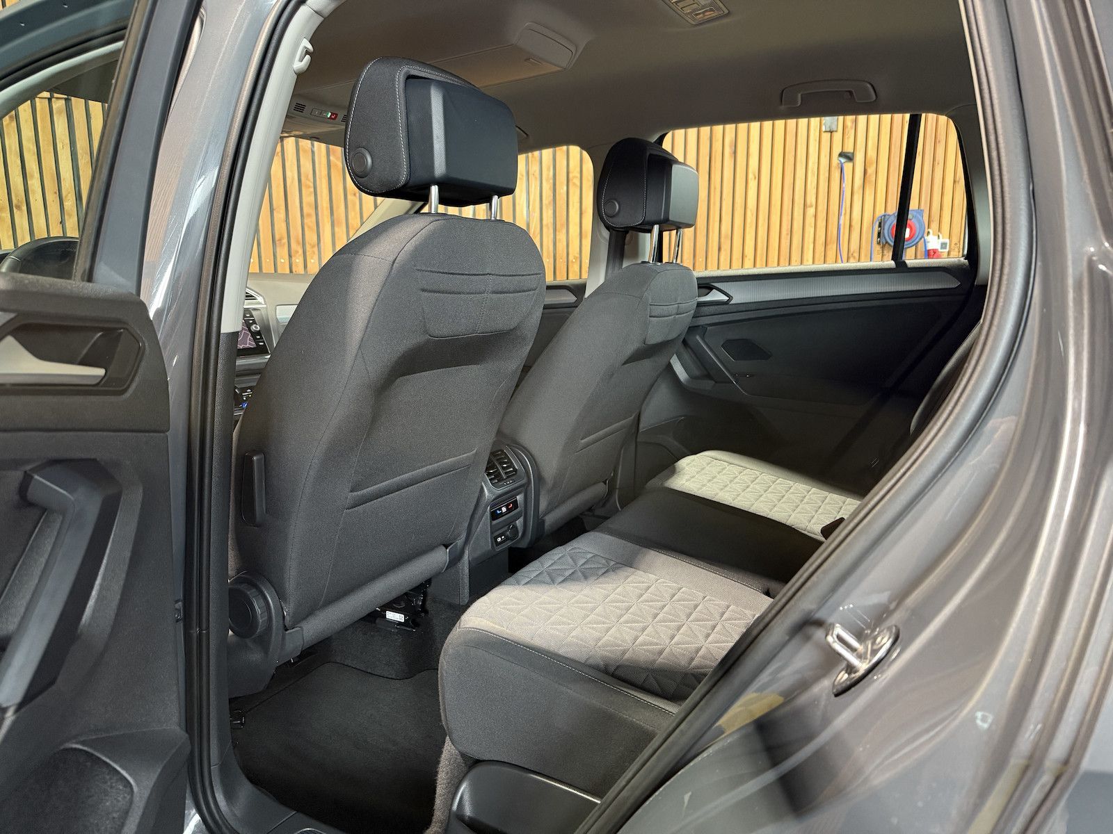 Fahrzeugabbildung Volkswagen Tiguan 1,5 TSI Life DSG *Navi*ACC*LED*el.Klappe*