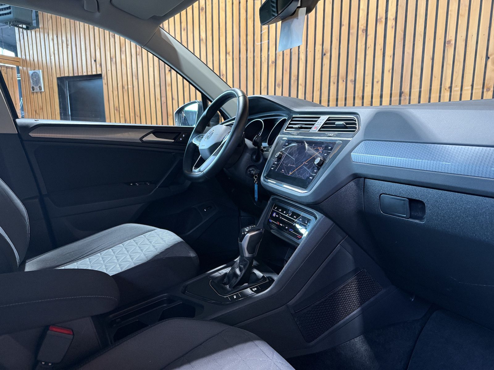 Fahrzeugabbildung Volkswagen Tiguan 1,5 TSI Life DSG *Navi*ACC*LED*el.Klappe*