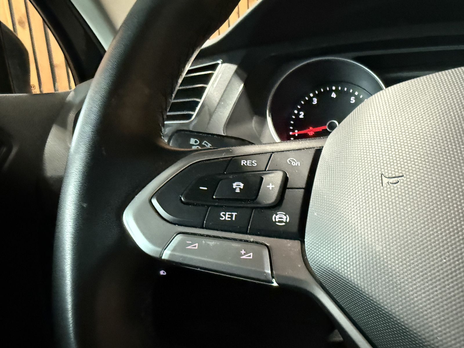 Fahrzeugabbildung Volkswagen Tiguan 1,5 TSI Life DSG *Navi*ACC*LED*el.Klappe*