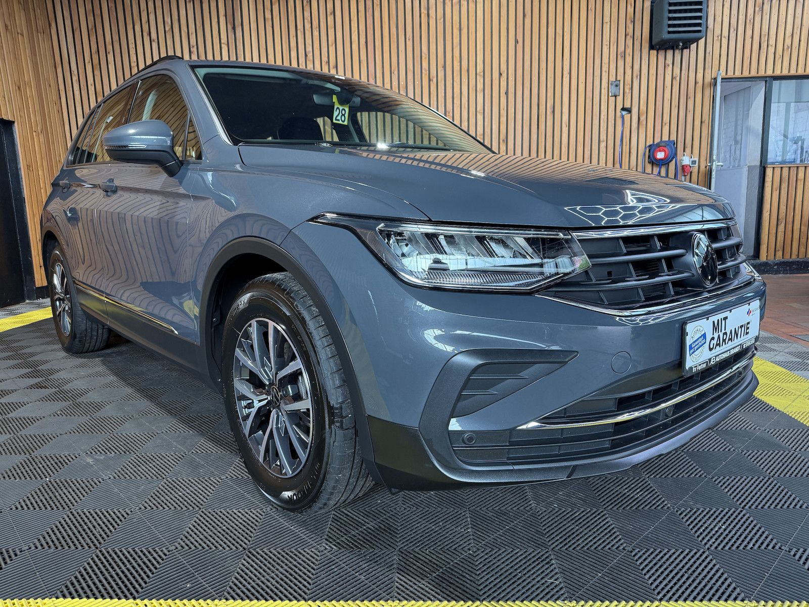 Fahrzeugabbildung Volkswagen Tiguan 1,5 TSI Life DSG *Navi*ACC*LED*el.Klappe*