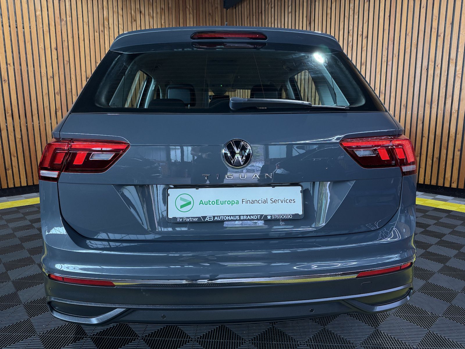 Fahrzeugabbildung Volkswagen Tiguan 1,5 TSI Life DSG *Navi*ACC*LED*el.Klappe*