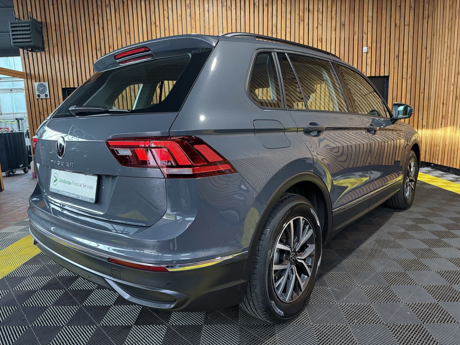 Fahrzeugabbildung Volkswagen Tiguan 1,5 TSI Life DSG *Navi*ACC*LED*el.Klappe*