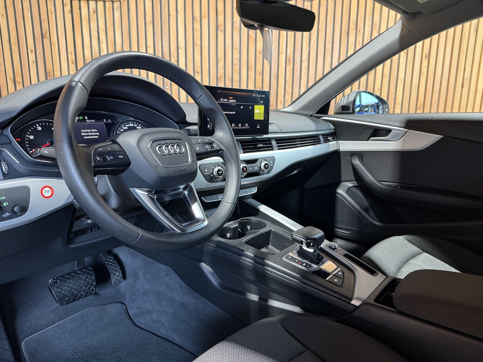 Fahrzeugabbildung Audi A4 Avant 2,0 TDI Aut. *Navi+*ACC*AHK*Kamera*App*