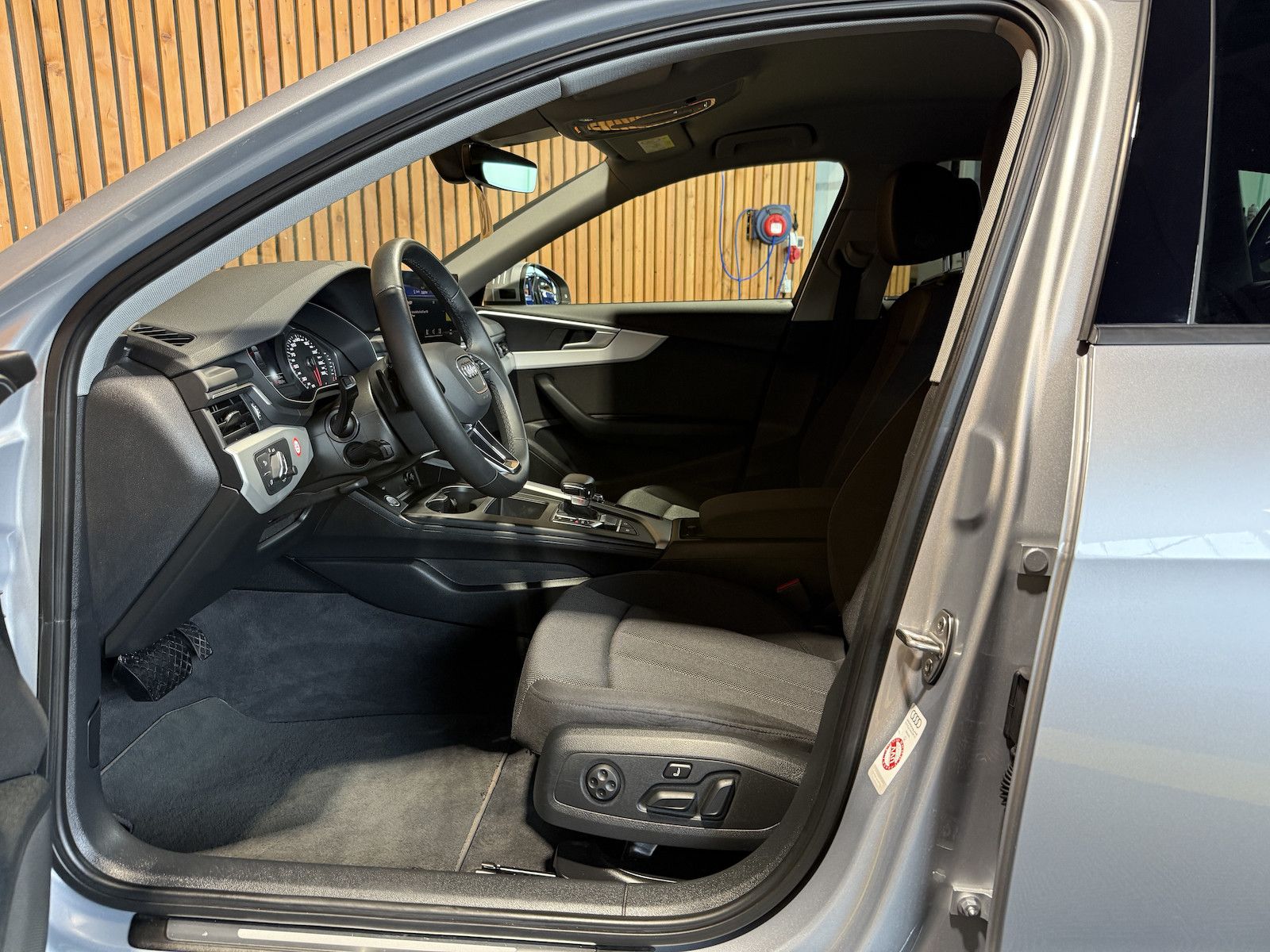 Fahrzeugabbildung Audi A4 Avant 2,0 TDI Aut. *Navi+*ACC*AHK*Kamera*App*