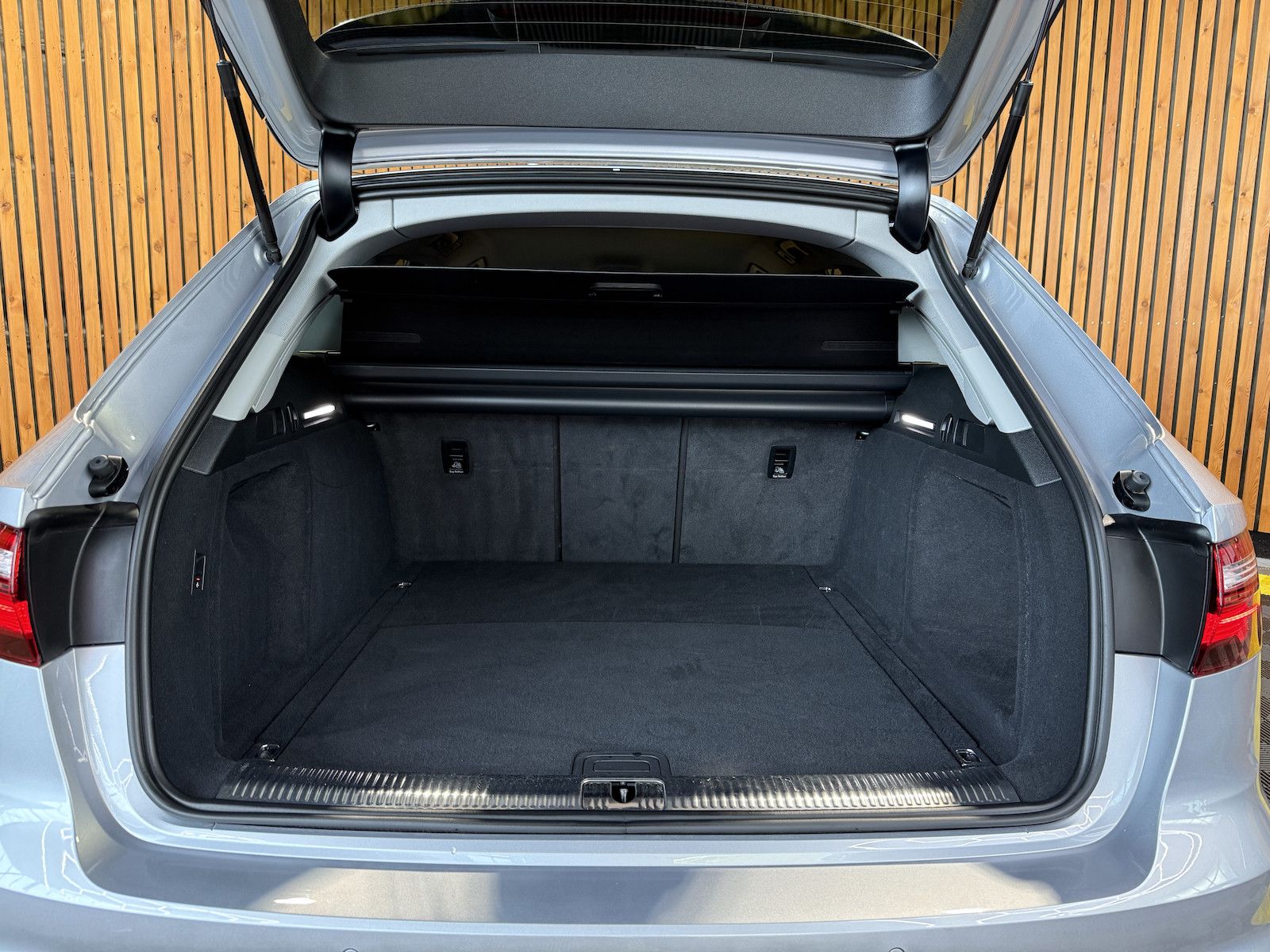 Fahrzeugabbildung Audi A4 Avant 2,0 TDI Aut. *Navi+*ACC*AHK*Kamera*App*