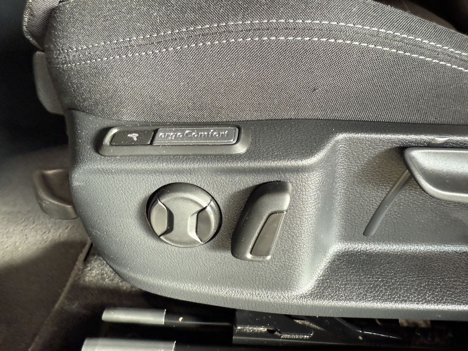 Fahrzeugabbildung Volkswagen Passat Variant 2,0 TDI DSG *Navi*LED*Kam*AHK*ACC