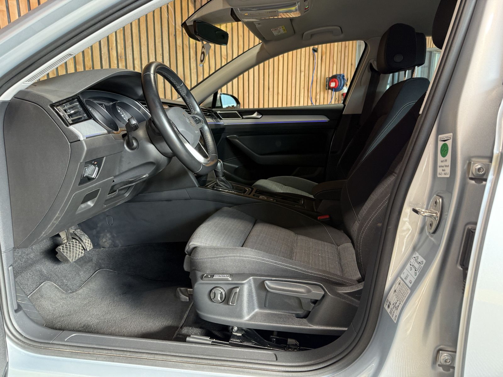 Fahrzeugabbildung Volkswagen Passat Variant 2,0 TDI DSG *Navi*LED*Kam*AHK*ACC