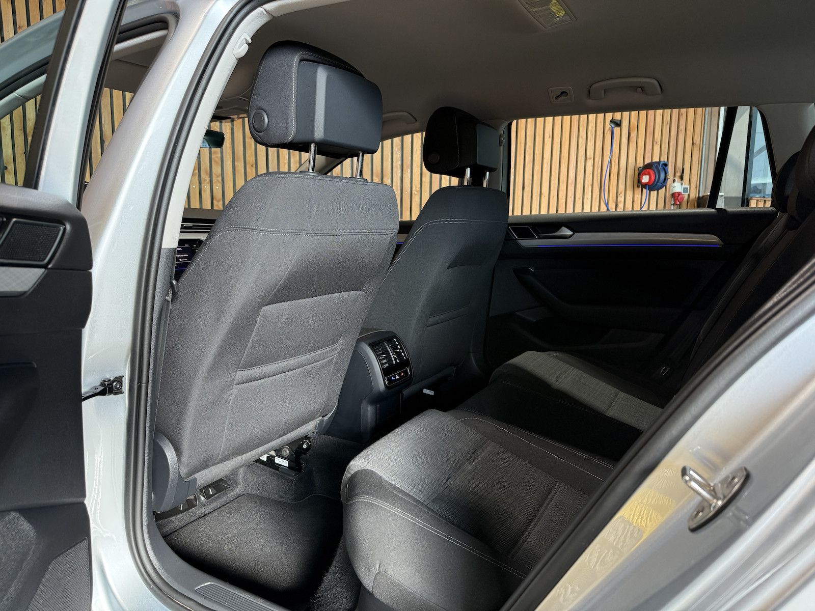 Fahrzeugabbildung Volkswagen Passat Variant 2,0 TDI DSG *Navi*LED*Kam*AHK*ACC
