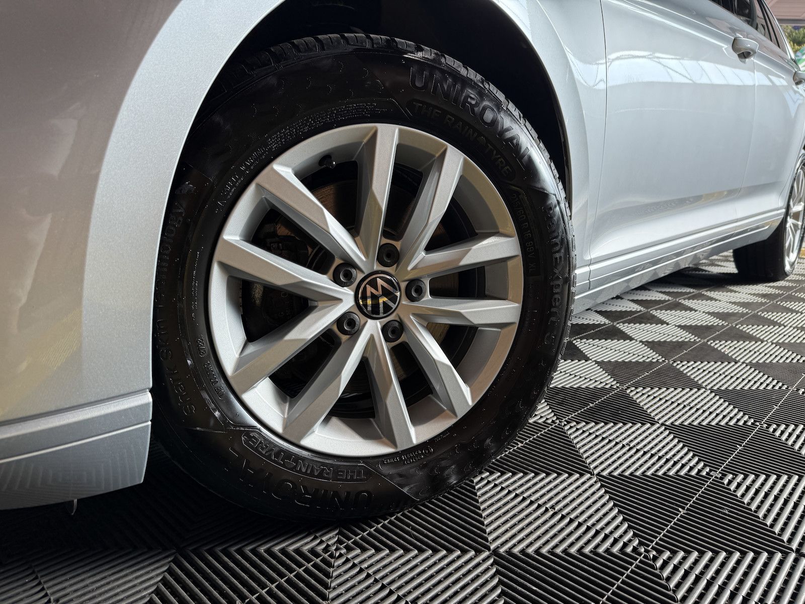Fahrzeugabbildung Volkswagen Passat Variant 2,0 TDI DSG *Navi*LED*Kam*AHK*ACC