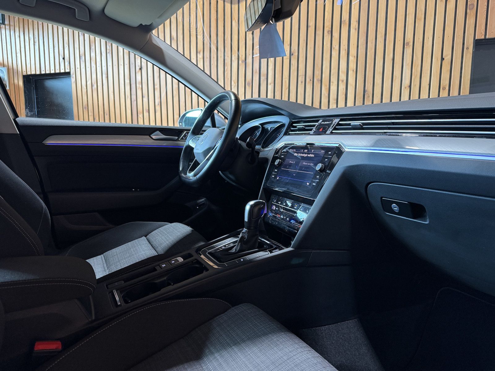Fahrzeugabbildung Volkswagen Passat Variant 2,0 TDI DSG *Navi*LED*Kam*AHK*ACC