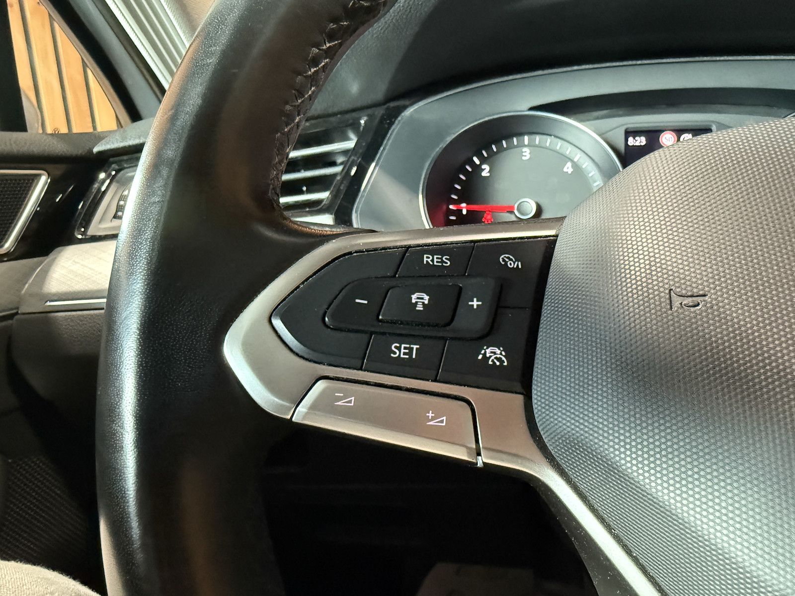 Fahrzeugabbildung Volkswagen Passat Variant 2,0 TDI DSG *Navi*LED*Kam*AHK*ACC