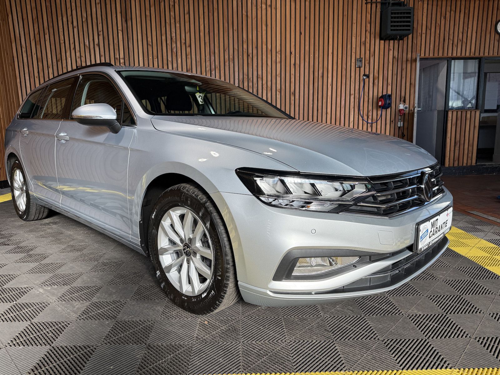 Fahrzeugabbildung Volkswagen Passat Variant 2,0 TDI DSG *Navi*LED*Kam*AHK*ACC