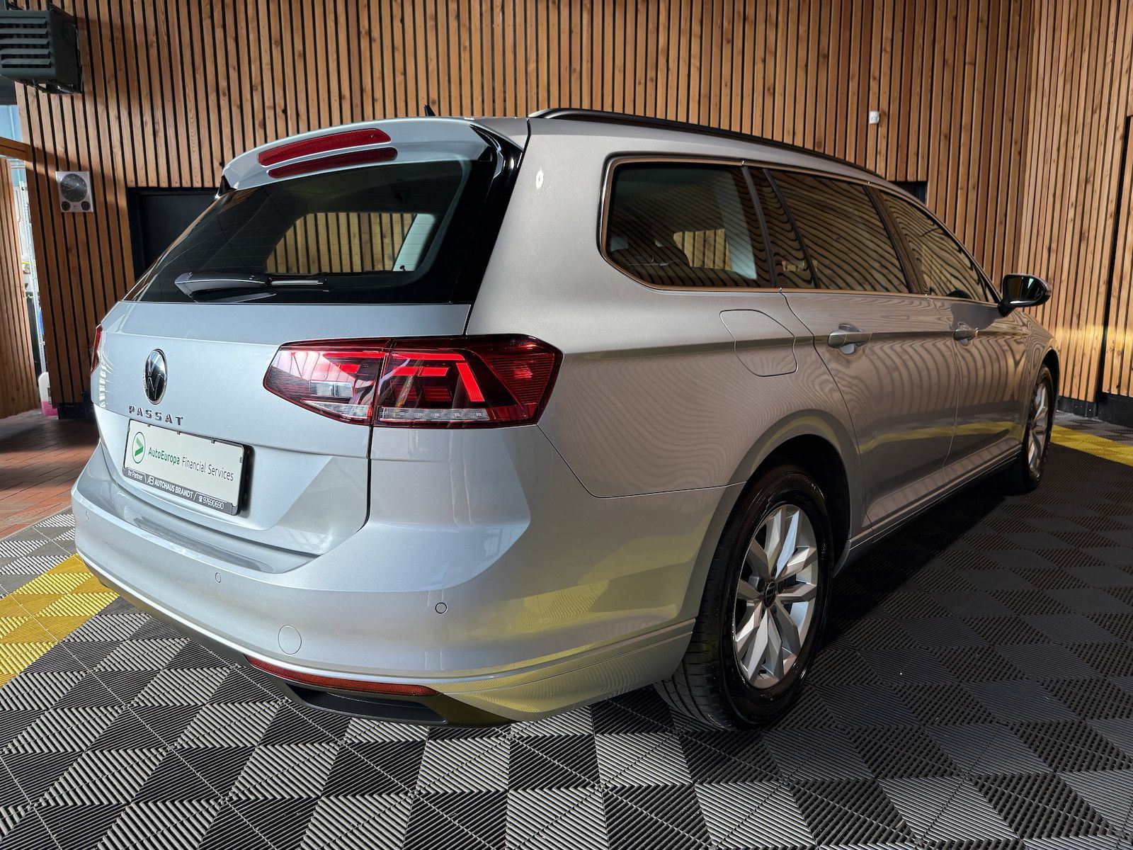 Fahrzeugabbildung Volkswagen Passat Variant 2,0 TDI DSG *Navi*LED*Kam*AHK*ACC