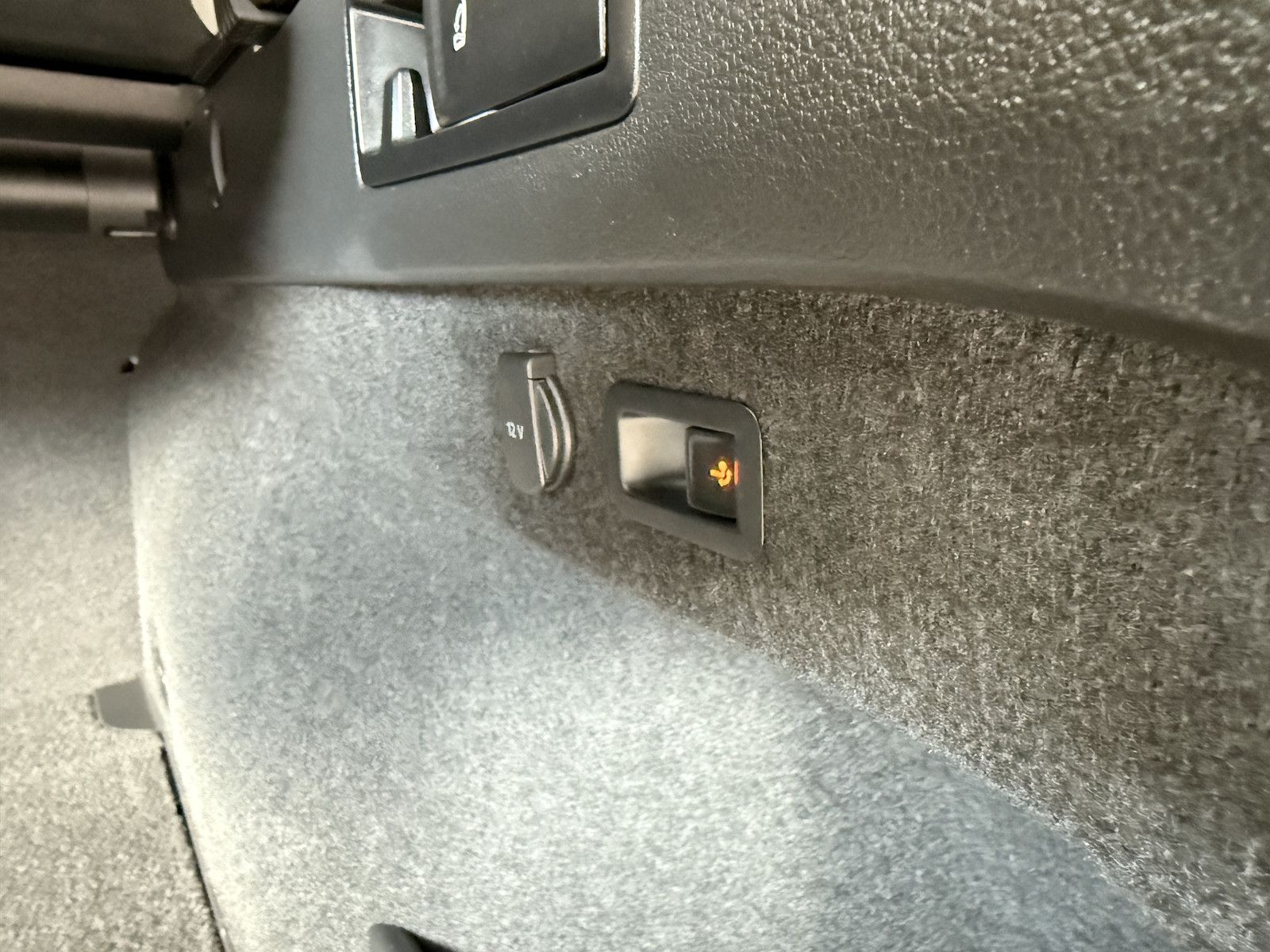 Fahrzeugabbildung Volkswagen Passat Variant 2,0 TDI DSG *Navi*LED*Kam*AHK*ACC