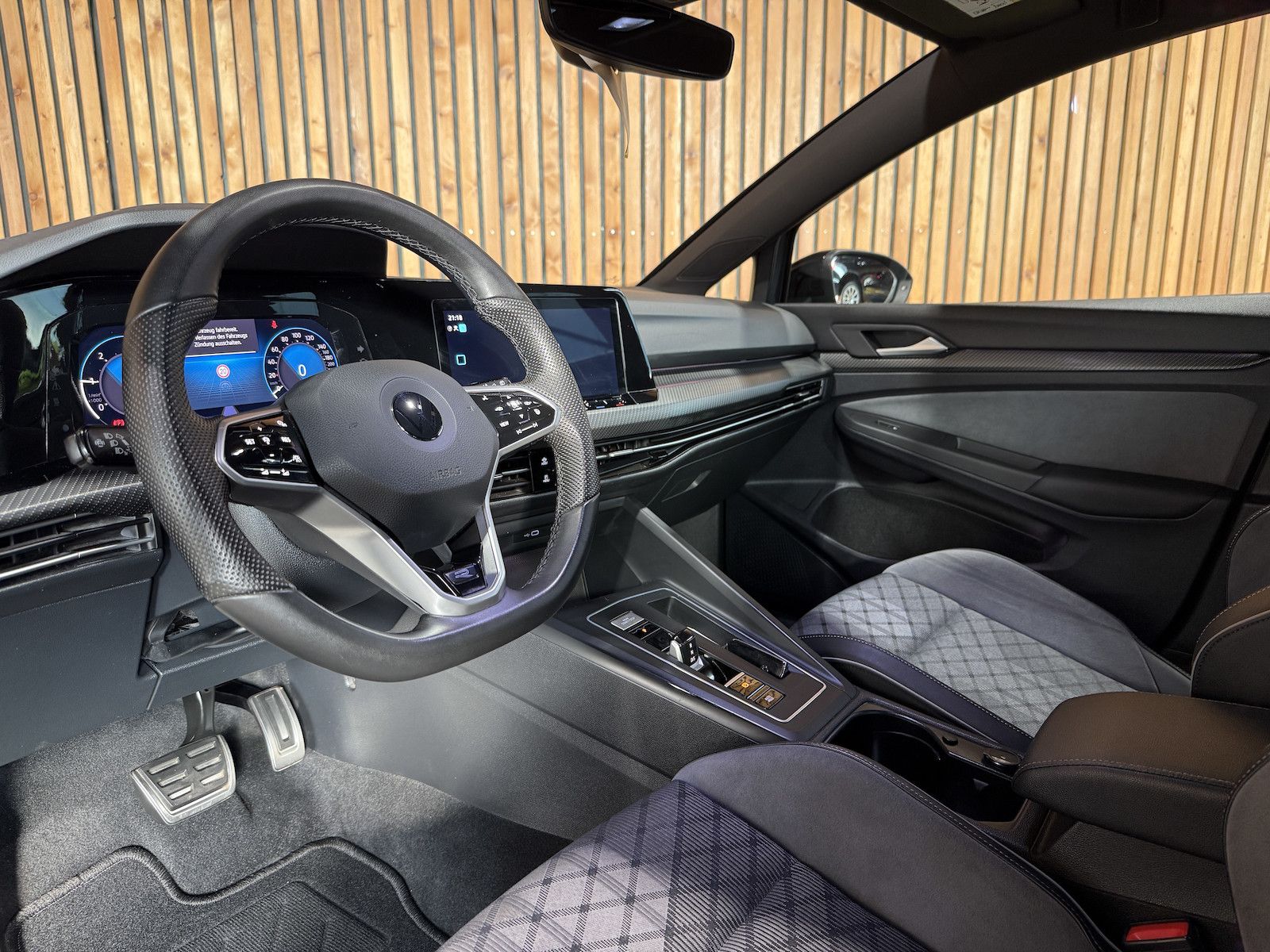 Fahrzeugabbildung Volkswagen Golf Variant 2,0TDI R-Line Black DSG *Navi*Keyl.