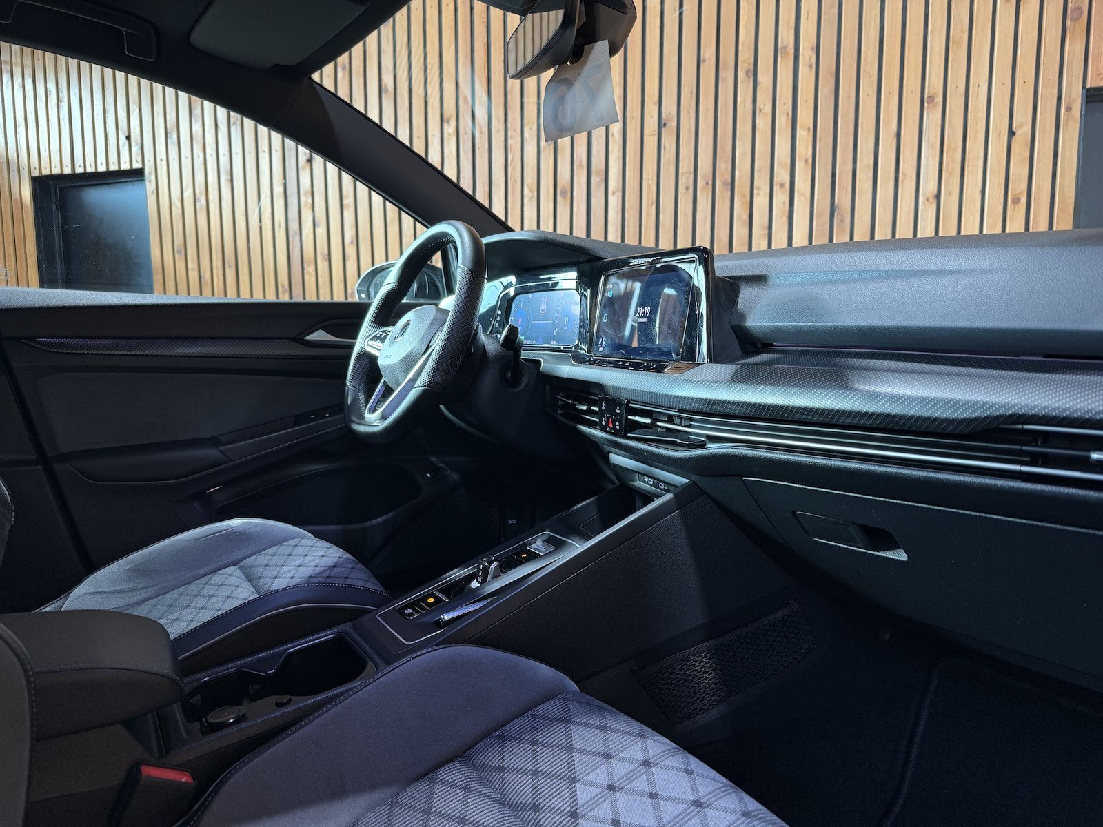 Fahrzeugabbildung Volkswagen Golf Variant 2,0TDI R-Line Black DSG *Navi*Keyl.