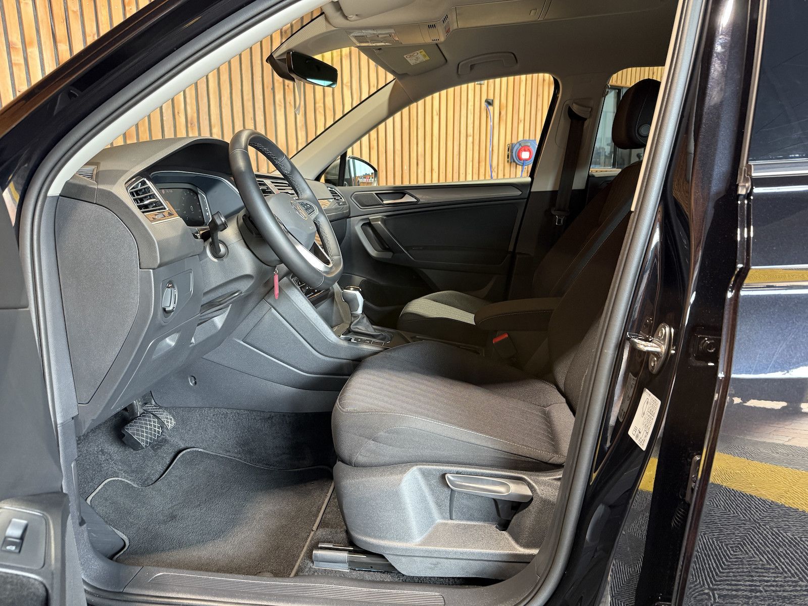 Fahrzeugabbildung Volkswagen Tiguan Allspace TSI DSG 7-Sitzer *Navi*AHK*LED*