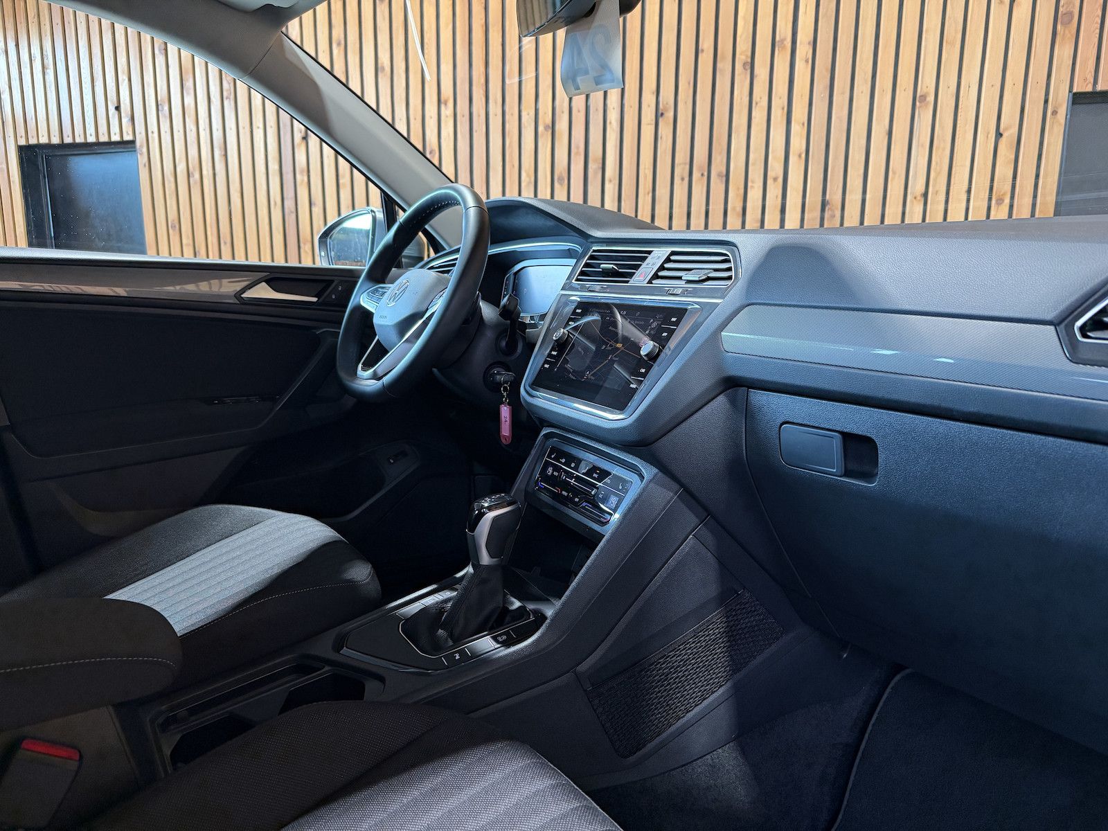 Fahrzeugabbildung Volkswagen Tiguan Allspace TSI DSG 7-Sitzer *Navi*AHK*LED*