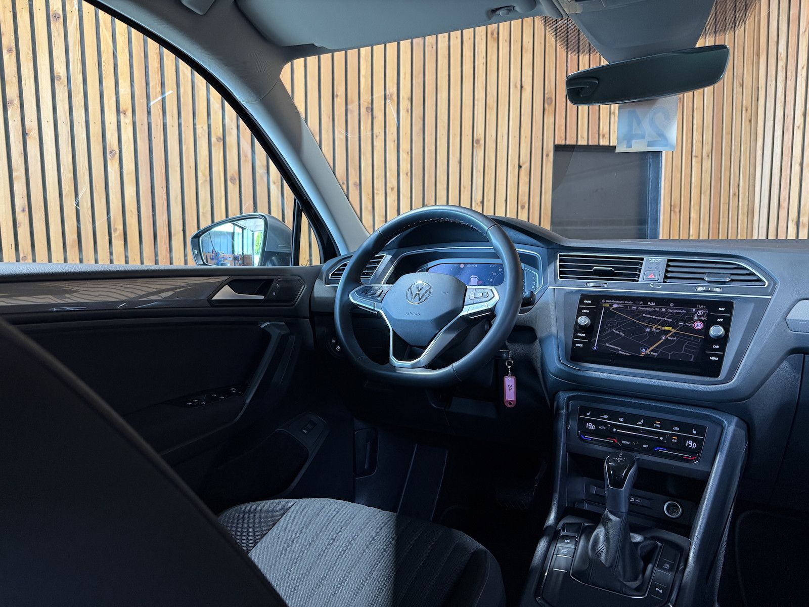 Fahrzeugabbildung Volkswagen Tiguan Allspace TSI DSG 7-Sitzer *Navi*AHK*LED*