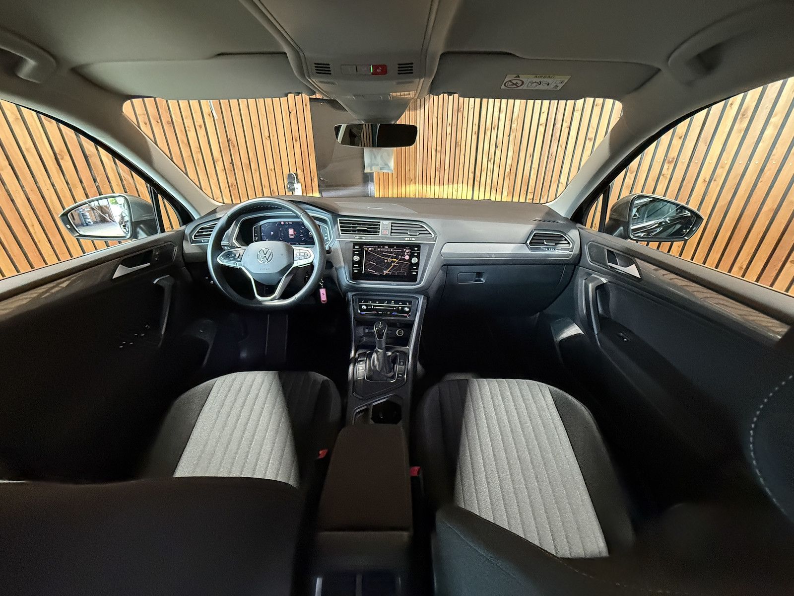 Fahrzeugabbildung Volkswagen Tiguan Allspace TSI DSG 7-Sitzer *Navi*AHK*LED*