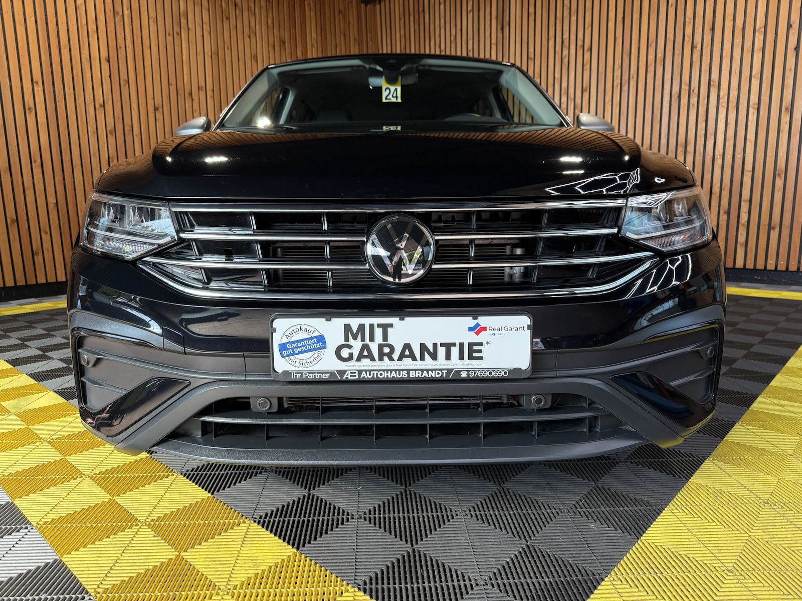Fahrzeugabbildung Volkswagen Tiguan Allspace TSI DSG 7-Sitzer *Navi*AHK*LED*