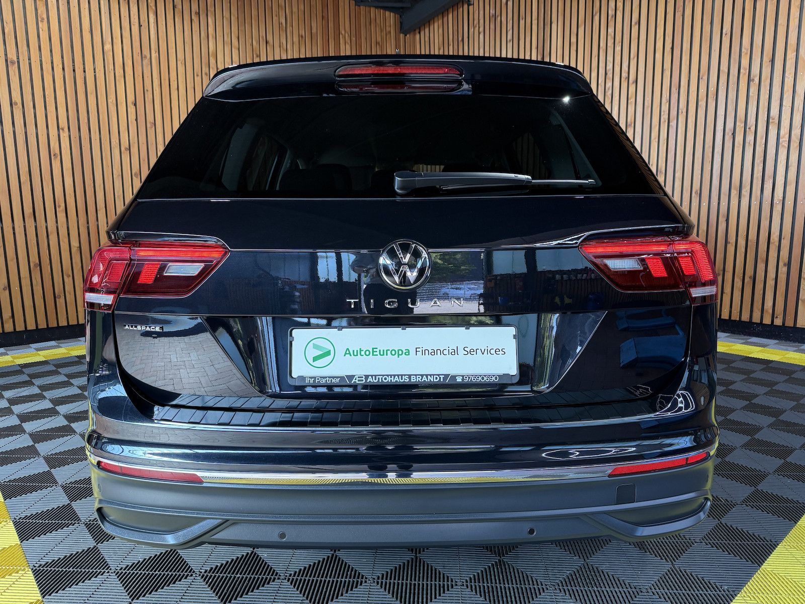 Fahrzeugabbildung Volkswagen Tiguan Allspace TSI DSG 7-Sitzer *Navi*AHK*LED*