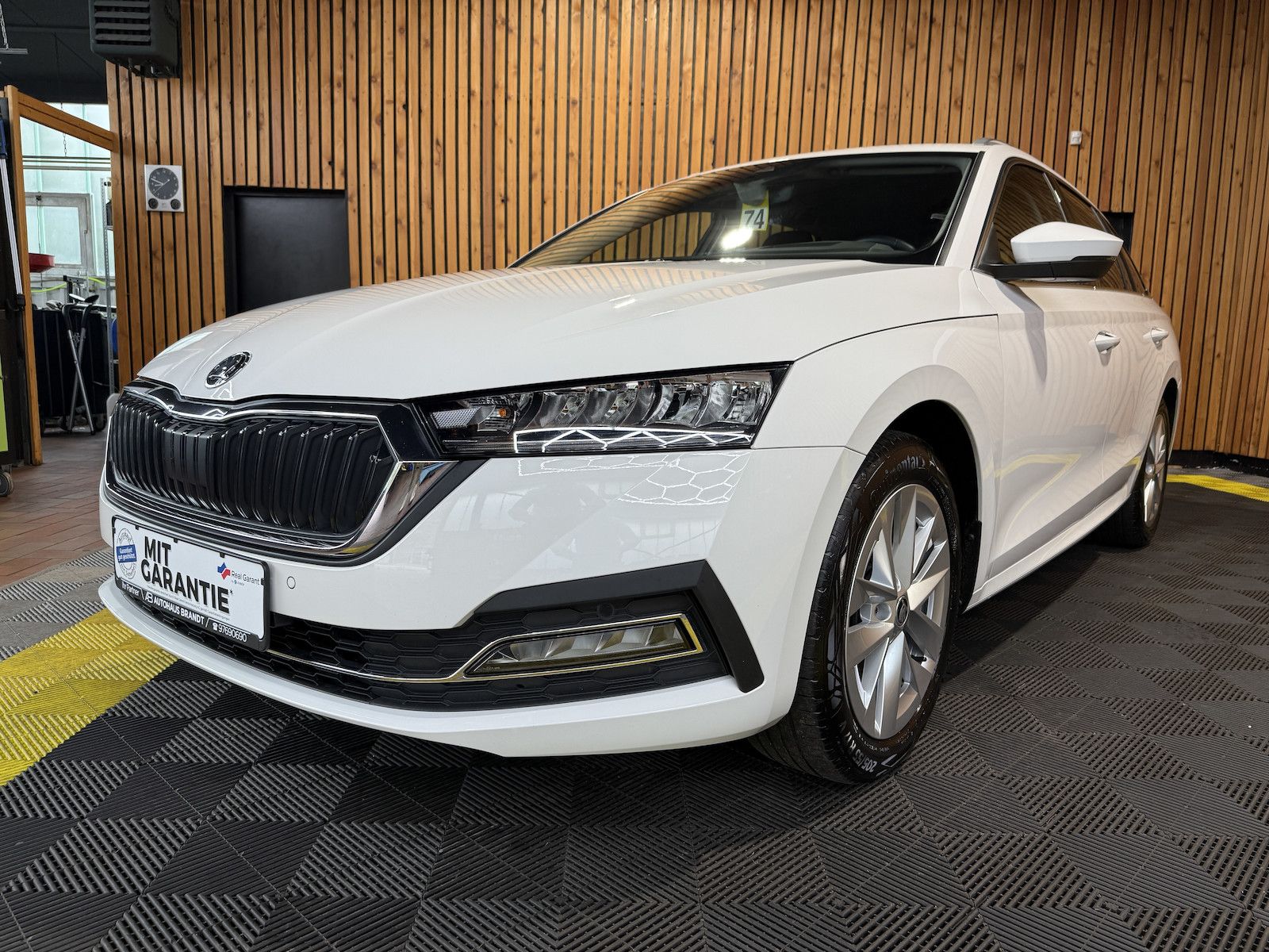 SKODA Octavia Combi 2,0 TDI DSG *Navi*LED*AHK*Head*Vir