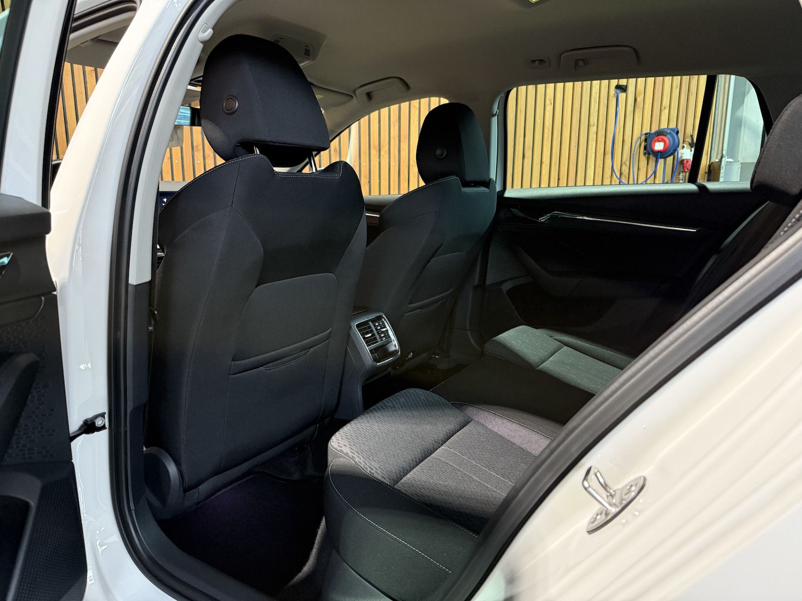 Fahrzeugabbildung SKODA Octavia Combi 2,0 TDI DSG *Navi*LED*AHK*Head*Vir