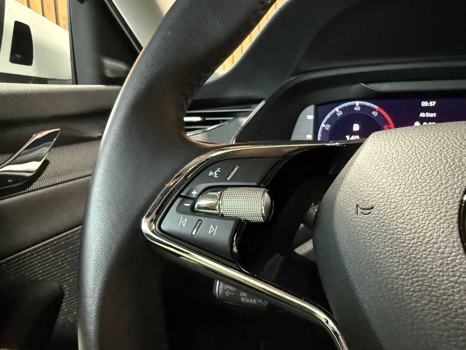 Fahrzeugabbildung SKODA Octavia Combi 2,0 TDI DSG *Navi*LED*AHK*Head*Vir