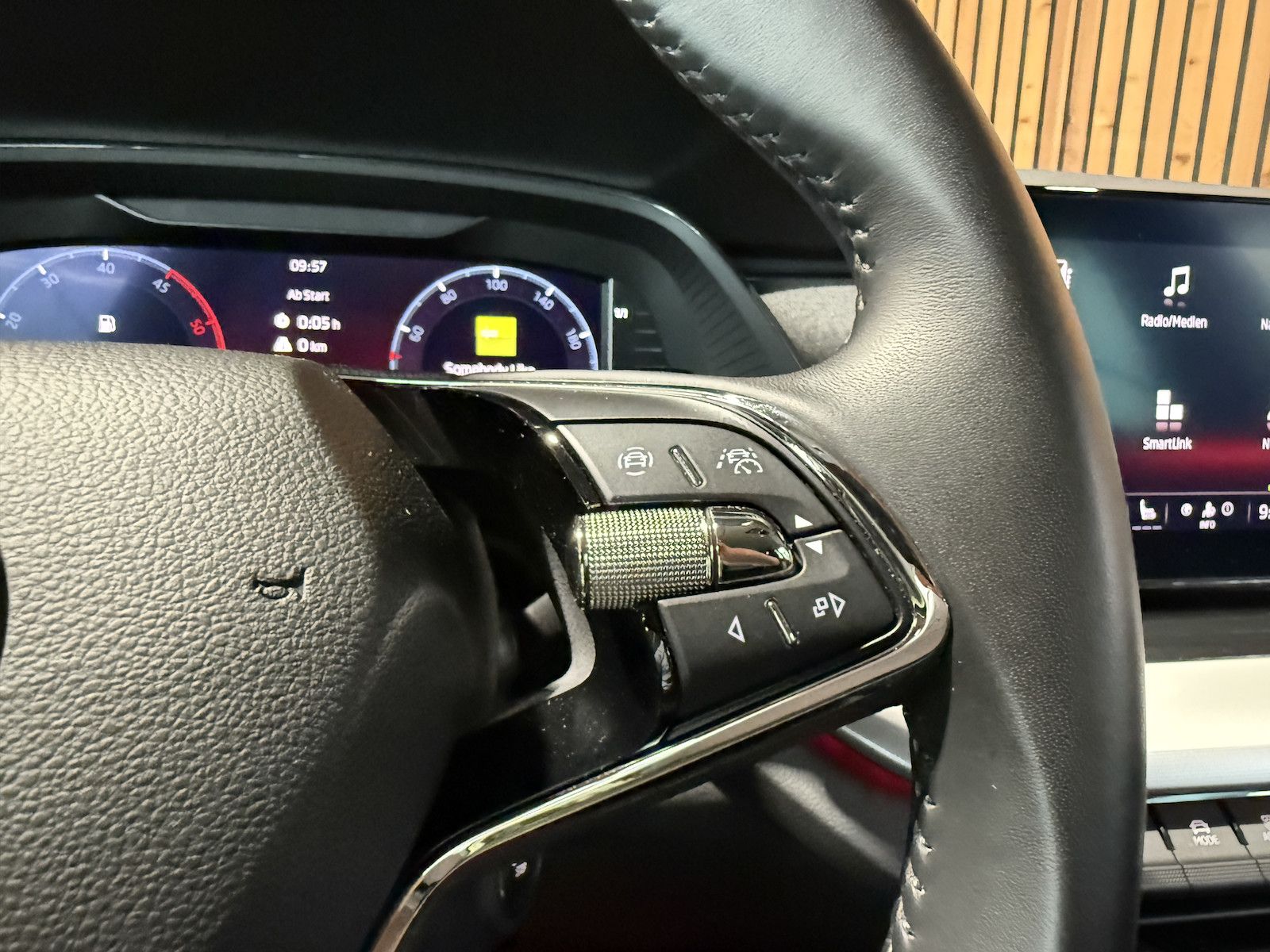 Fahrzeugabbildung SKODA Octavia Combi 2,0 TDI DSG *Navi*LED*AHK*Head*Vir