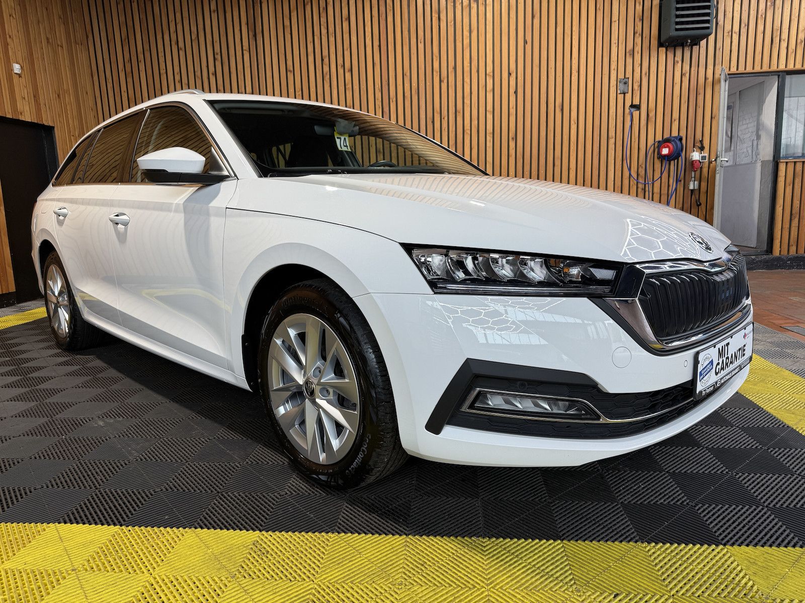 Fahrzeugabbildung SKODA Octavia Combi 2,0 TDI DSG *Navi*LED*AHK*Head*Vir