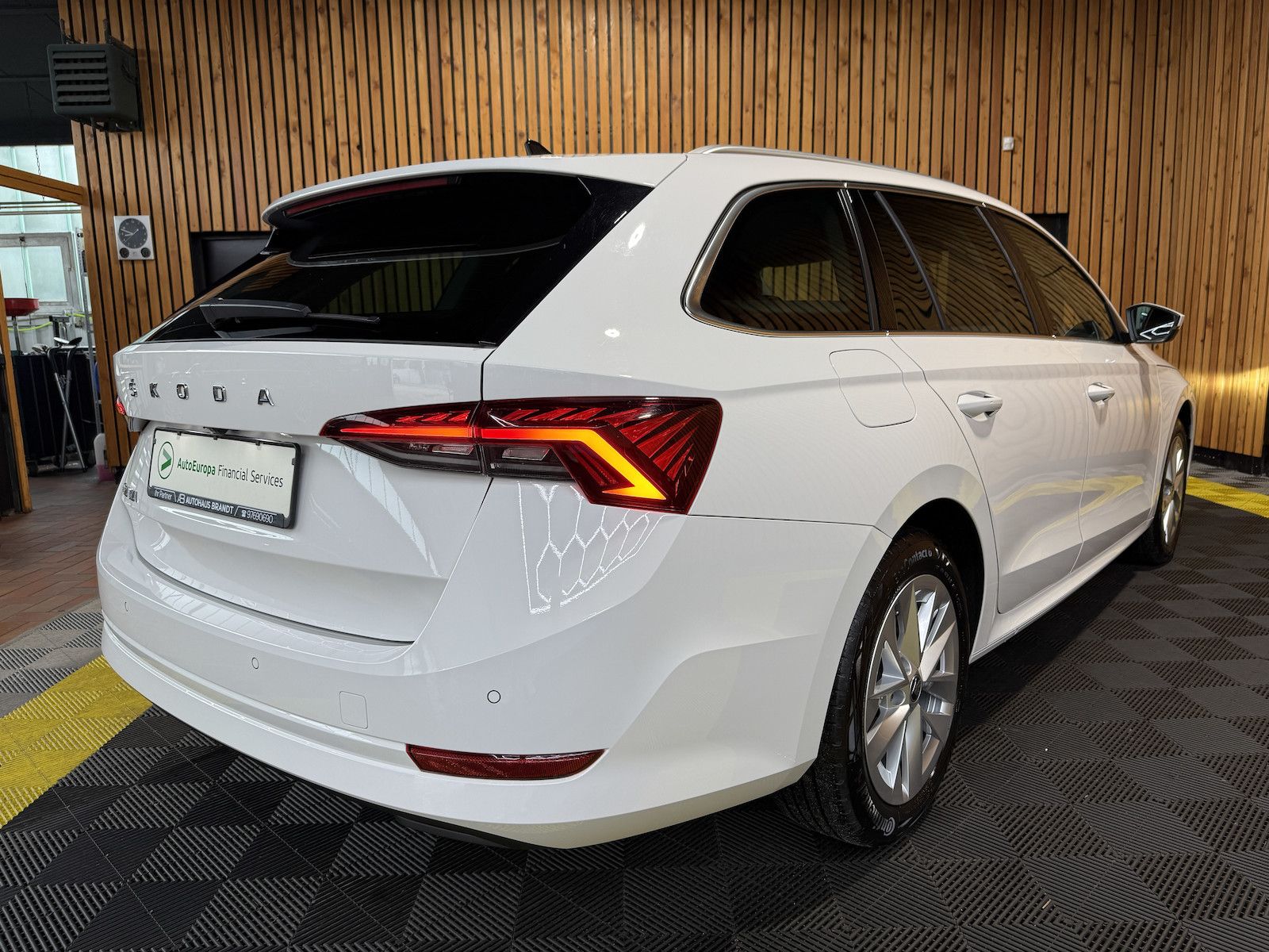 Fahrzeugabbildung SKODA Octavia Combi 2,0 TDI DSG *Navi*LED*AHK*Head*Vir