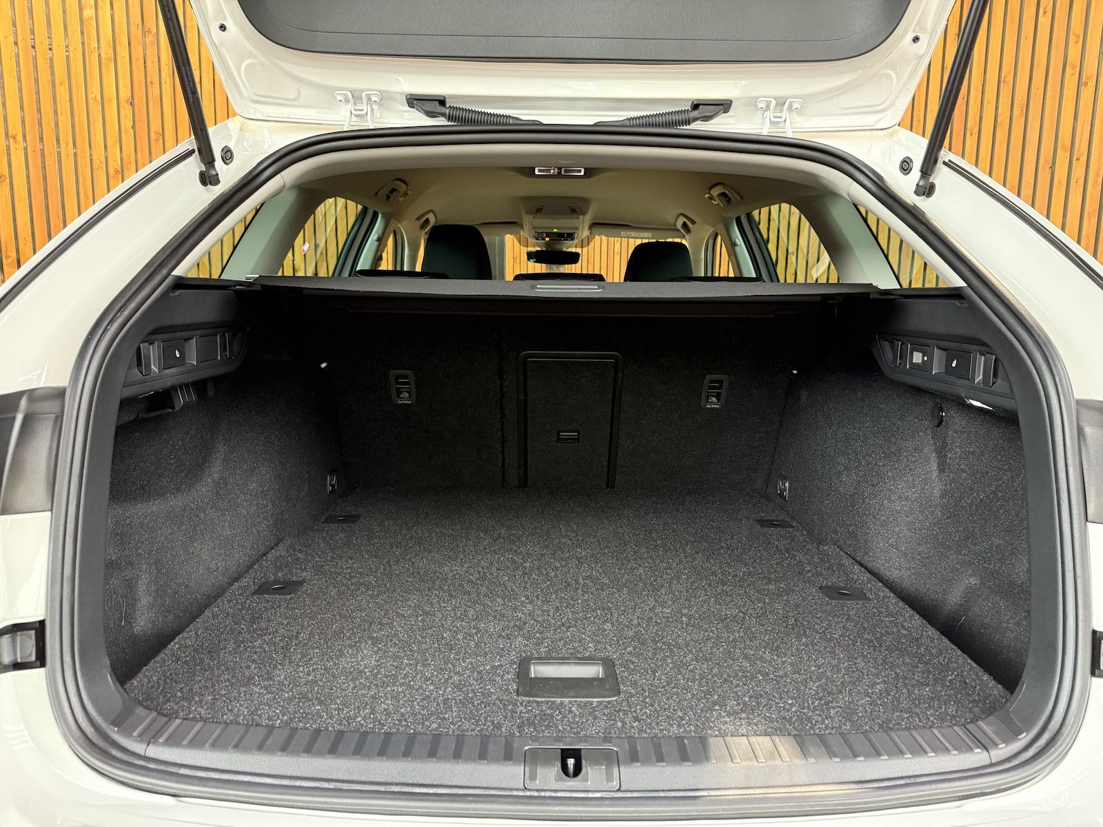 Fahrzeugabbildung SKODA Octavia Combi 2,0 TDI DSG *Navi*LED*AHK*Head*Vir