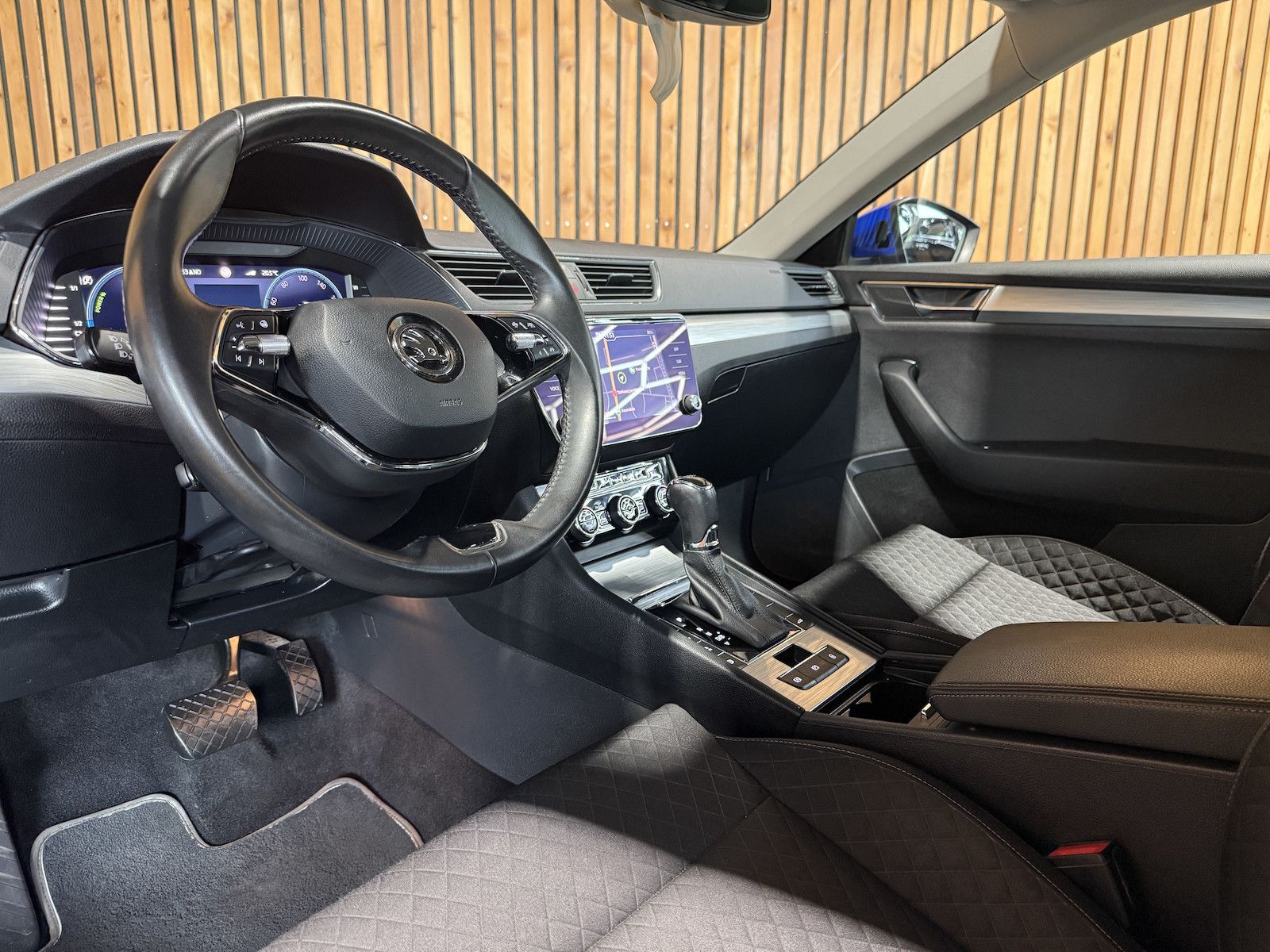 Fahrzeugabbildung SKODA Superb Combi TSI iV DSG Navi*Virt*Kam*St.Hz*AHK