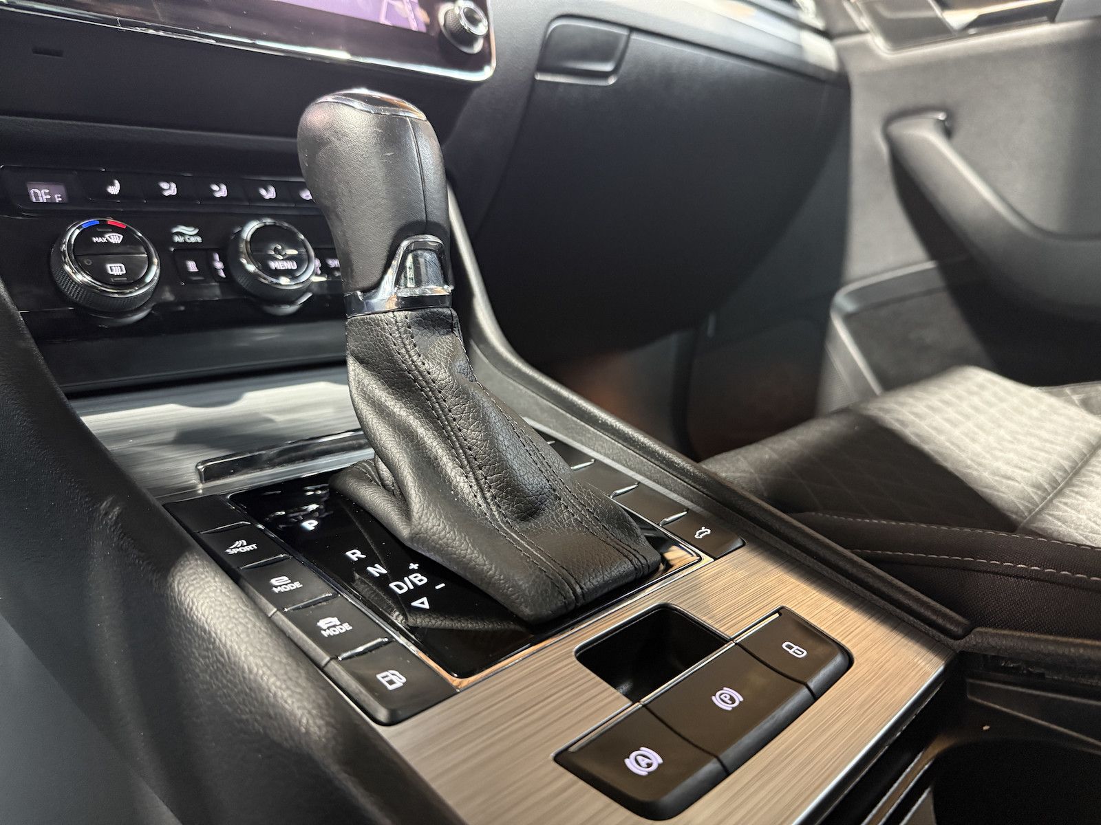Fahrzeugabbildung SKODA Superb Combi TSI iV DSG Navi*Virt*Kam*St.Hz*AHK